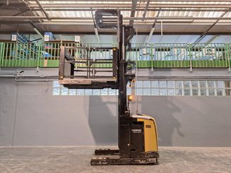 Préparateur de commandes à nacelle élevable Caterpillar NOH10N