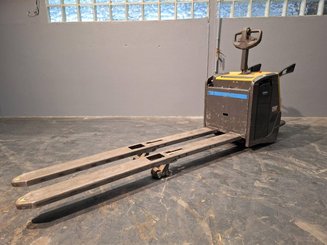 Transpalette porté debout Caterpillar NPV20N2