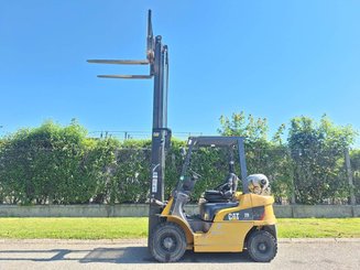 Chariot élévateur frontal 4 roues Caterpillar GP20NT
