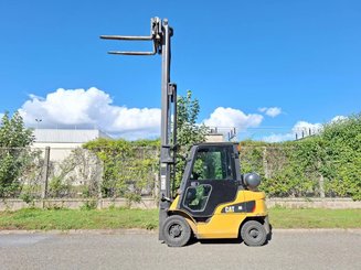 Chariot élévateur frontal 4 roues Caterpillar GP25NTD