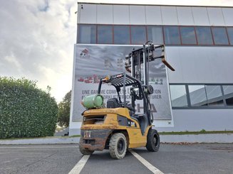 Chariot élévateur frontal 4 roues Caterpillar GP30N