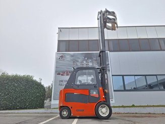 Chariot élévateur frontal 4 roues Carer Z70H - 9