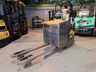 Transpalette accompagnant Caterpillar NPF25N2