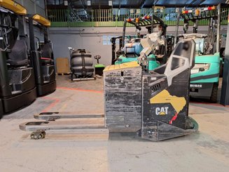 Transpalette accompagnant Caterpillar NPF25N2