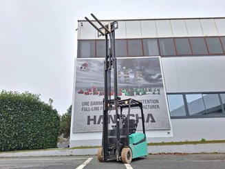 Chariot élévateur frontal 3 roues Yale ERP16VT LWB E2030