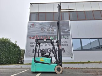 Chariot élévateur frontal 3 roues Yale ERP16VT LWB E2030