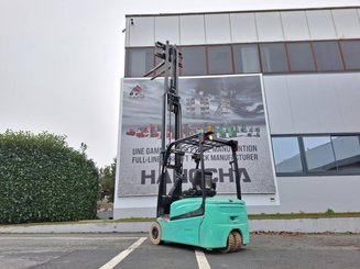 Chariot élévateur frontal 3 roues Yale ERP16VT LWB E2030