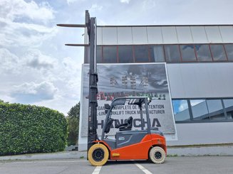 Chariot élévateur frontal 4 roues Toyota 8FBMT50 - 8