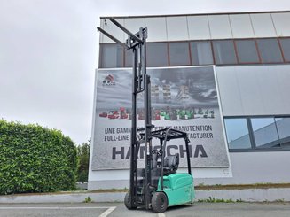 Chariot élévateur frontal 3 roues Yale ERP16VT