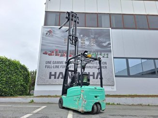 Chariot élévateur frontal 3 roues Yale ERP16VT