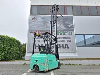 Chariot élévateur frontal 3 roues Yale ERP16VT