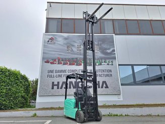 Chariot élévateur frontal 3 roues Yale ERP16VT