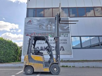 Chariot élévateur frontal 4 roues Yale GDP18VX