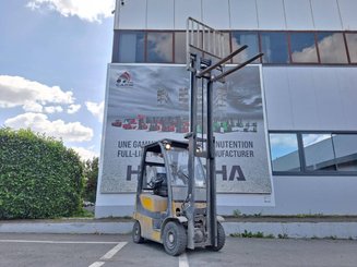Chariot élévateur frontal 4 roues Yale GDP18VX