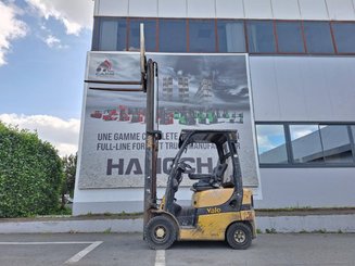 Chariot élévateur frontal 4 roues Yale gdp16vx
