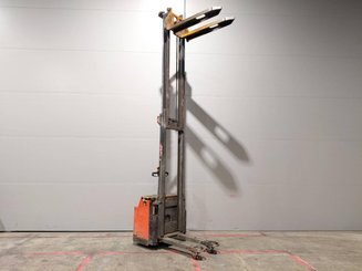 Gerbeur accompagnant STILL EGV14