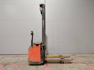 Gerbeur accompagnant STILL EGV14