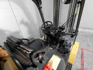 Chariot élévateur frontal 4 roues Caterpillar GP40NTD