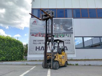 Chariot élévateur frontal 4 roues Caterpillar GC40K