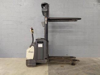 Gerbeur accompagnant Crown ESI4000-12 - 7