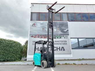 Chariot élévateur frontal 4 roues Hyster J2.50XM