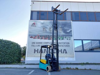 Chariot élévateur frontal 3 roues Yale ERP18VTL