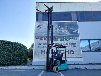 Chariot élévateur frontal 3 roues Yale ERP18VTL