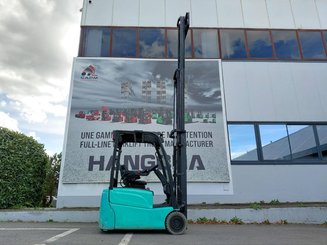 Chariot élévateur frontal 3 roues Hyster J160XNT