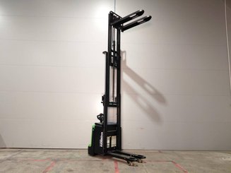 Gerbeur accompagnant Hangcha CDD16-XT1-SIL