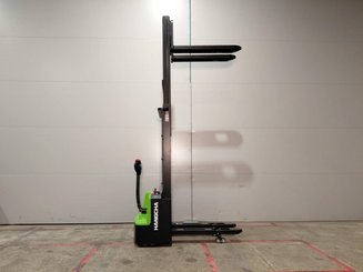 Gerbeur accompagnant Hangcha CDD12-AMC2-Li