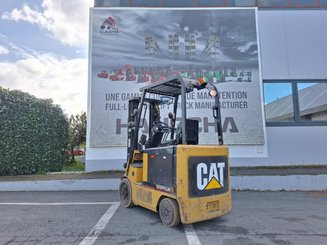Chariot élévateur frontal 4 roues Caterpillar EC25N