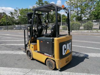 Chariot élévateur frontal 4 roues Caterpillar EC25N - 2