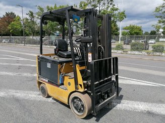 Chariot élévateur frontal 4 roues Caterpillar EC25N - 1