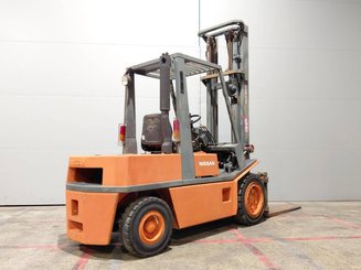 Chariot élévateur frontal 4 roues Nissan EGH02A30U