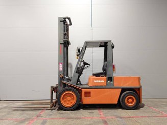 Chariot élévateur frontal 4 roues Nissan EGH02A30U