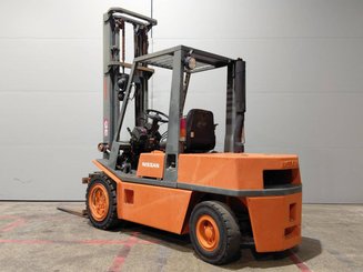 Chariot élévateur frontal 4 roues Nissan EGH02A30U