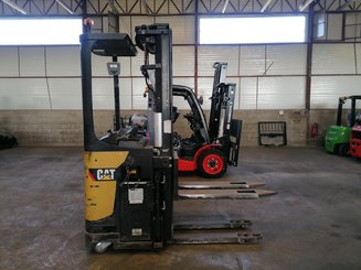 Gerbeur porté debout Caterpillar NSR20N