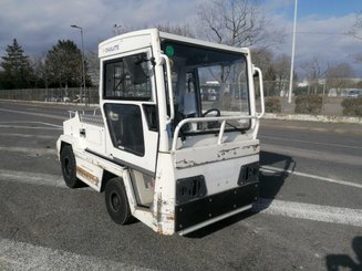 Tracteur de remorquage Charlatte T135