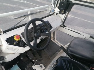 Tracteur de remorquage Charlatte T135