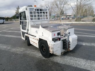 Tracteur de remorquage Charlatte T135