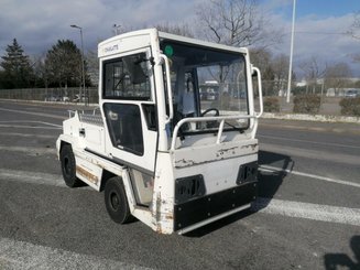 Tracteur de remorquage Charlatte T135 - 1