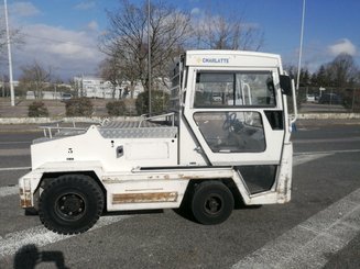 Tracteur de remorquage Charlatte T135 - 1