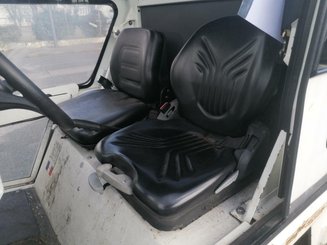 Tracteur de remorquage Charlatte T135