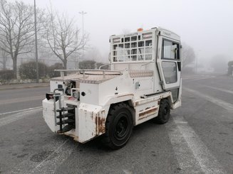 Tracteur de remorquage Charlatte T135