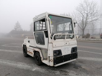 Tracteur de remorquage Charlatte T135 - 1