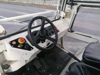 Tracteur de remorquage Charlatte T135