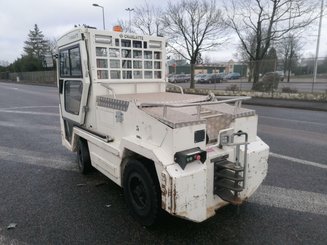 Tracteur de remorquage Charlatte T135