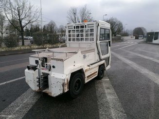 Tracteur de remorquage Charlatte T135