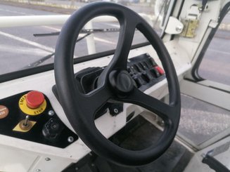 Tracteur de remorquage Charlatte T135