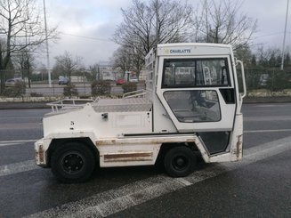 Tracteur de remorquage Charlatte T135 - 1